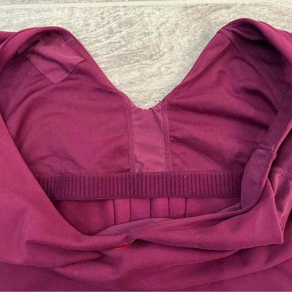 Nike Fit Dry Women’s Tank Top in Burgundy (L) - Picture 6 of 8
